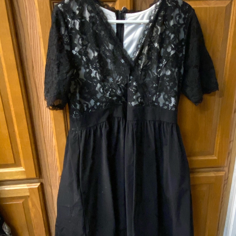 Beautiful dress with pockets.